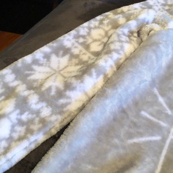 womens snow bunny fuzzy sweater - Picture 3 of 3